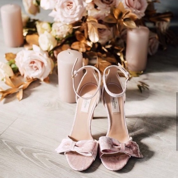 Valentino Garavani - Pink Velvet Bow Heel - Picture 2 of 7